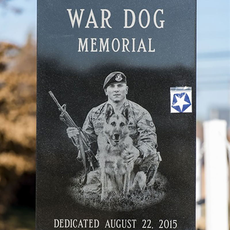 8年もの間軍用犬として活躍したシェパード。闘病の末訪れた「最後の呼び出し」に多くの悲しみの声があがる