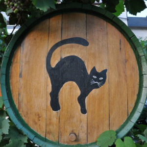 【海外】黒猫は幸せのシンボル！黒猫ラベルに秘められた逸話