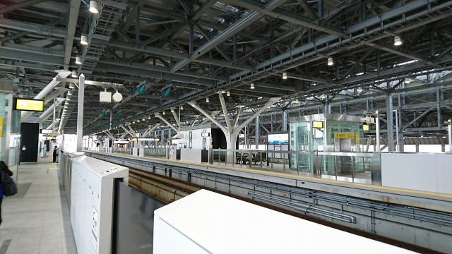新幹線のプラットフォーム