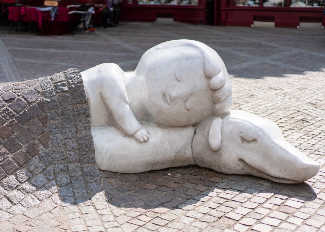 ネロとパトラッシュの石像